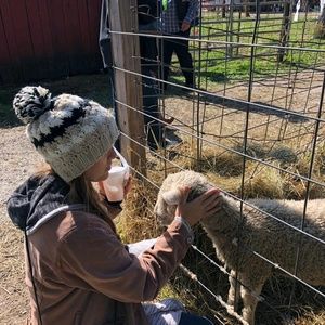 Meet your Posher, Laura